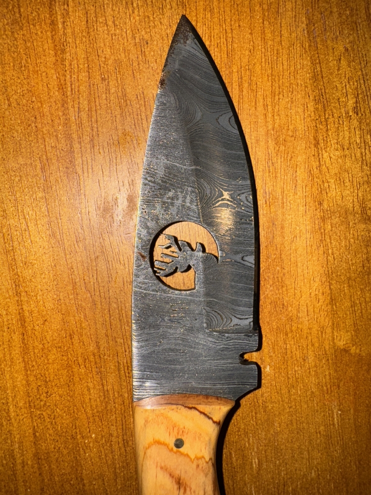 Hunting knife, Handmade, Damascus steel very good quality.