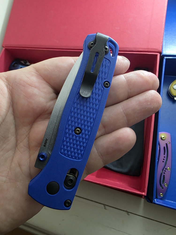 Benchmade Bugout Blue Grivory