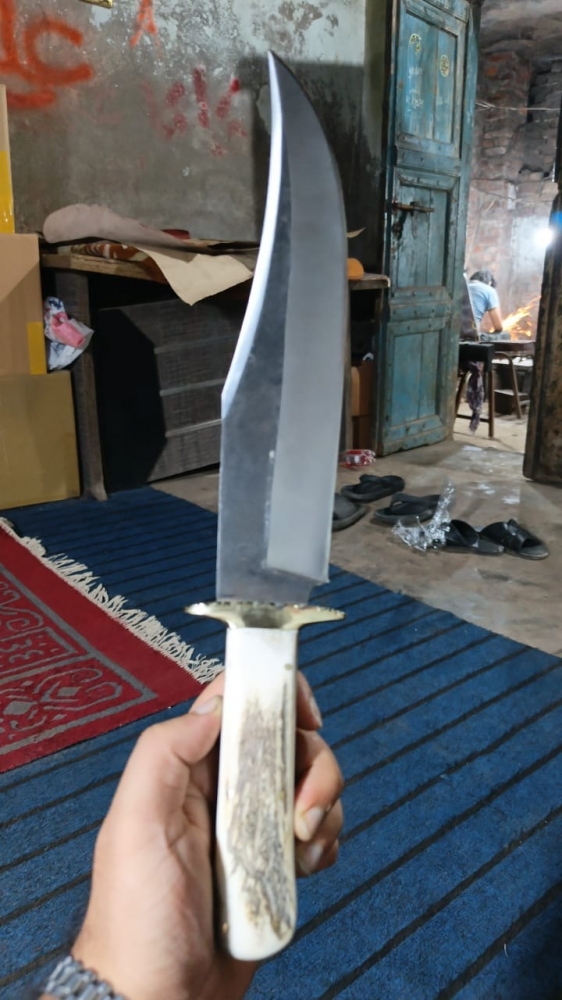 Hunting knife 