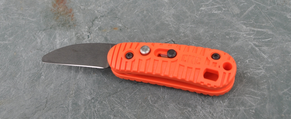 Colonial Knife Co. Auto Providence RI USA Made 216S 8.26cm Closed 5.08cm Open Built in Oxygen Key Lanyard Hole Mint NOS