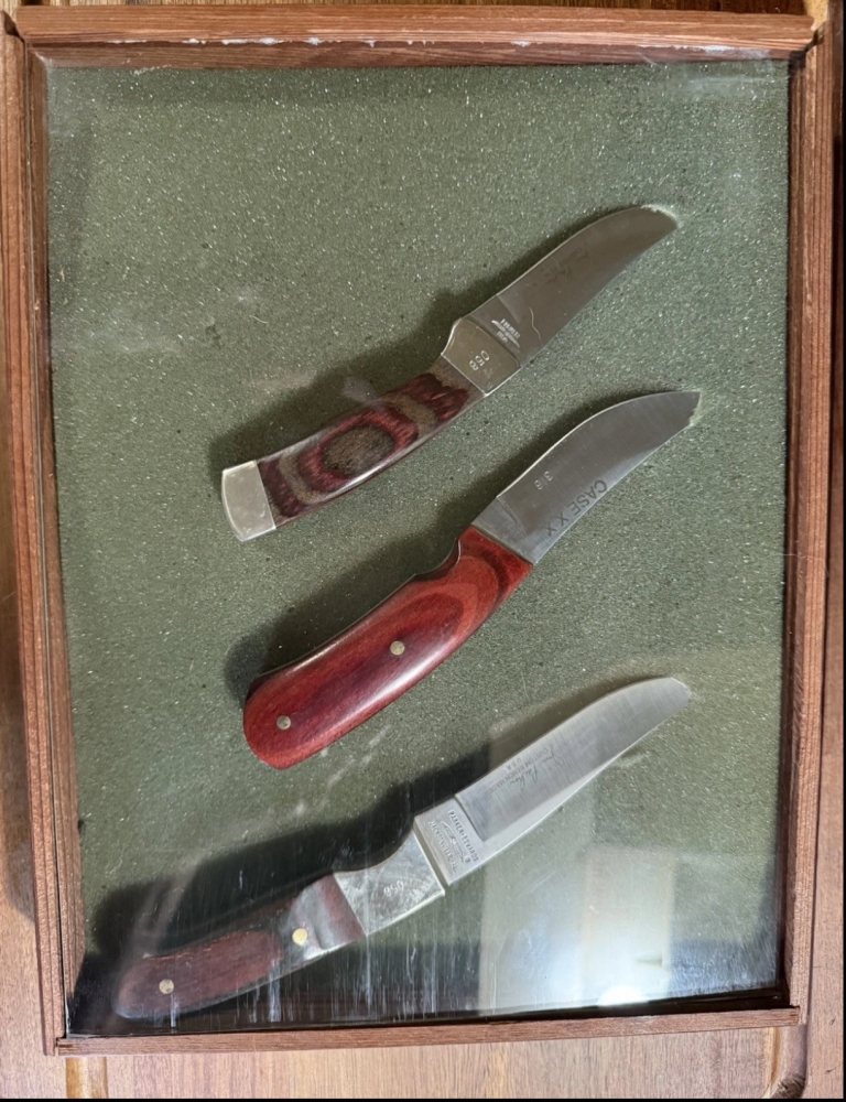 Custom made signature signed two number sequenced numbered and extra Case XX Knife set