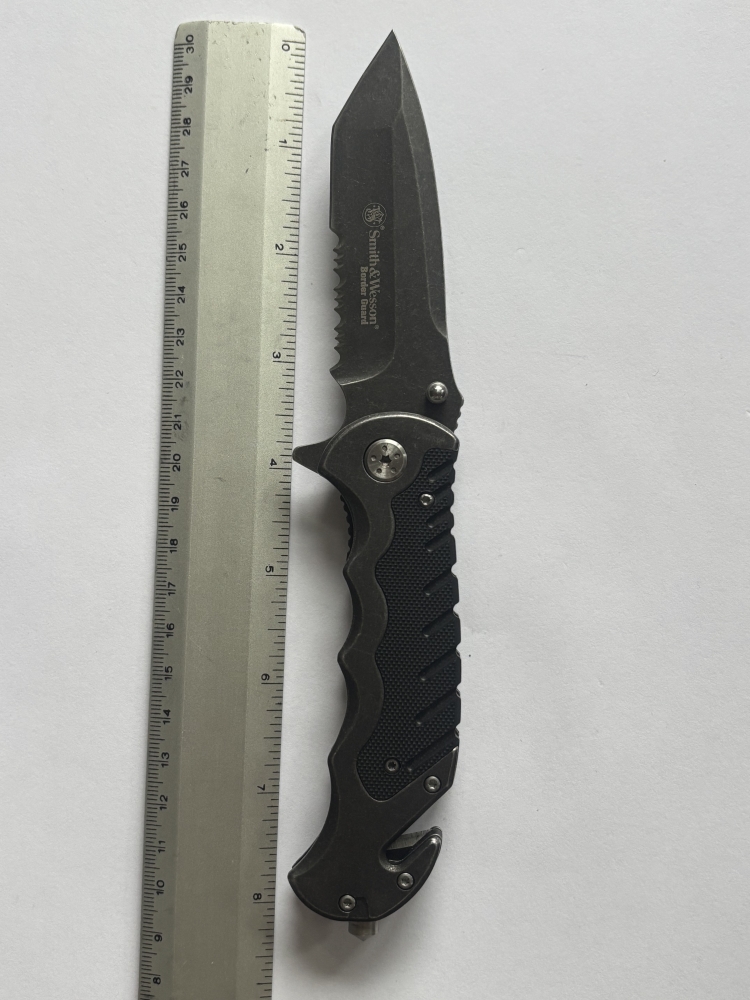 Smith & Wesson Border Guard SWBG10S — Combo Tanto, Serrated Half-Blade, Seatbelt Cutter & Glass Breaker