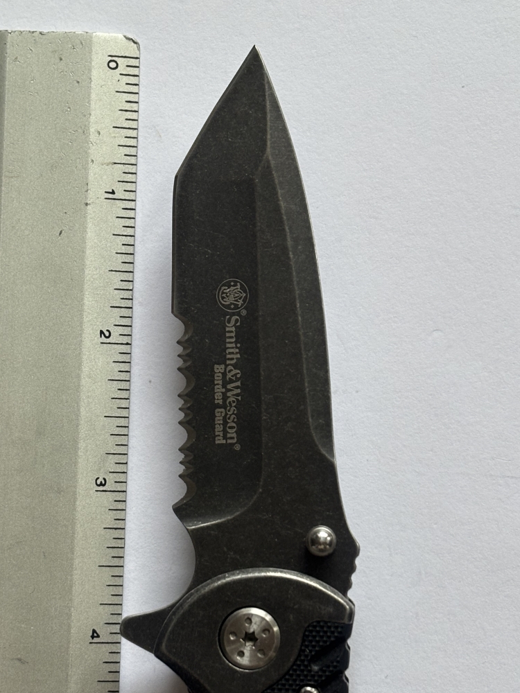 Smith & Wesson Border Guard SWBG10S — Combo Tanto, Serrated Half-Blade, Seatbelt Cutter & Glass Breaker