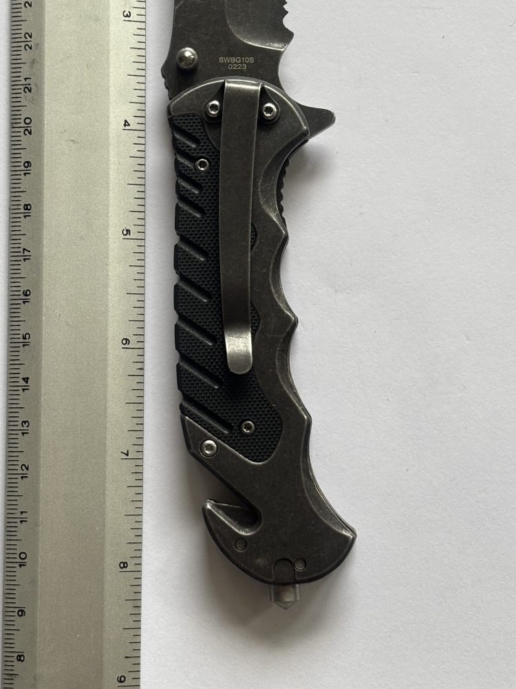 Smith & Wesson Border Guard SWBG10S — Combo Tanto, Serrated Half-Blade, Seatbelt Cutter & Glass Breaker