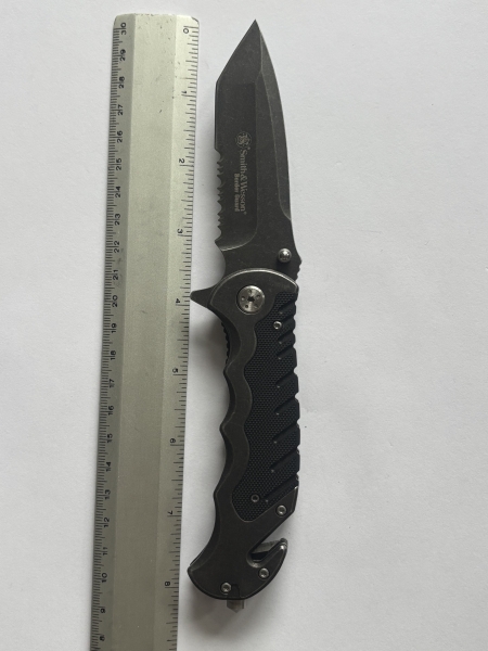 Smith & Wesson Border Guard SWBG10S — Combo Tanto, Serrated Half-Blade, Seatbelt Cutter & Glass Breaker