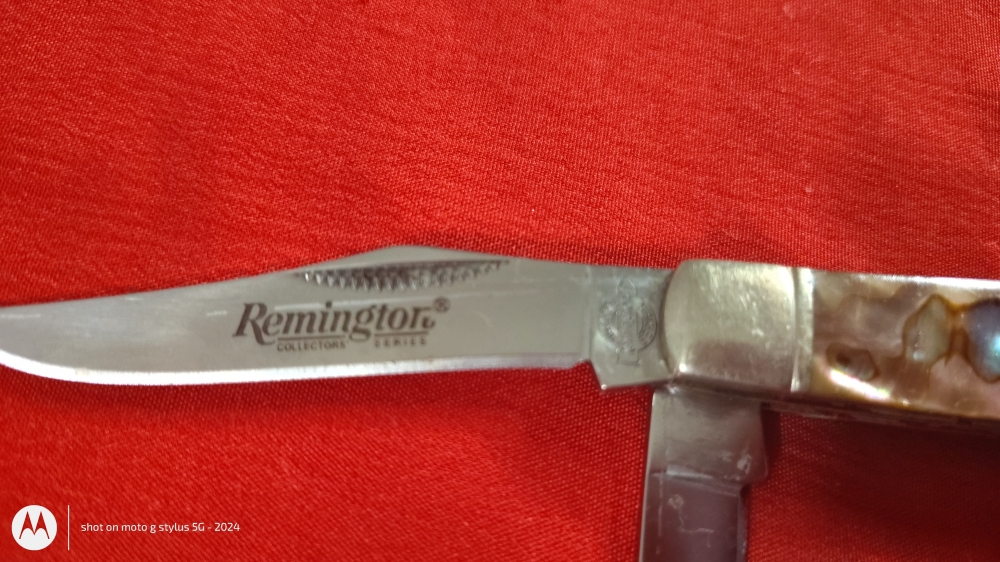 Remington Collector’s Series Dual-Blade Pocket Knife – Iridescent Handle – $75