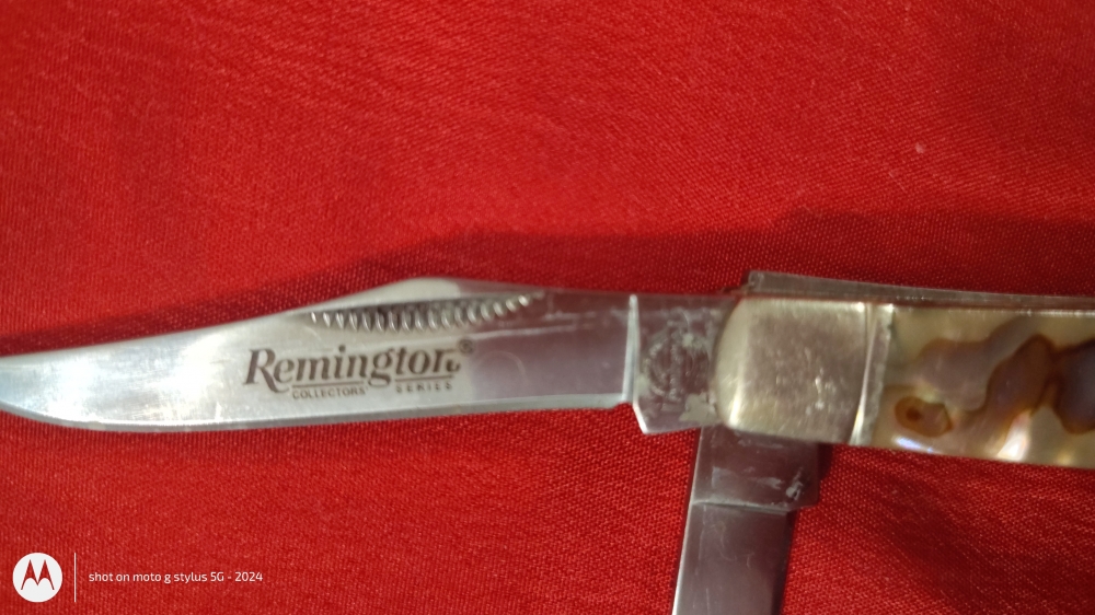 Remington Collector’s Series Dual-Blade Pocket Knife – Iridescent Handle – $75