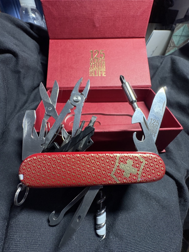 Rare!!! Victorinox Swiss Army Cybertool 34 Multi-Tool 3-1/2\" Closed 125th Anniversary knife with Collection Gift Box