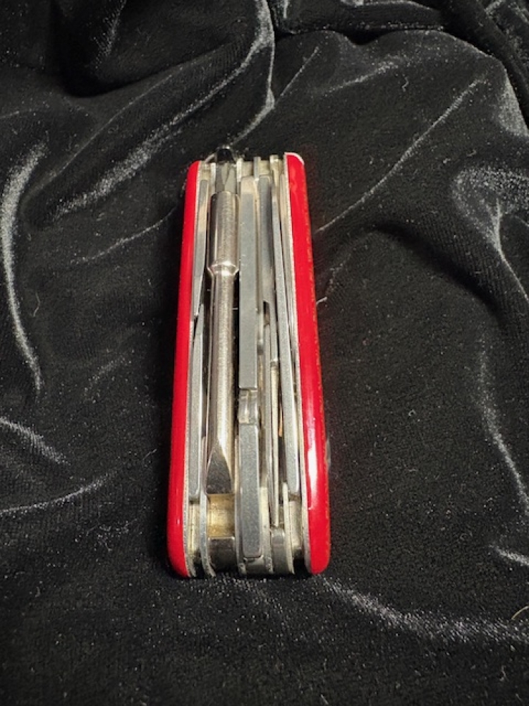 Victorinox Swiss Army Cybertool 34 Multi-Tool 3-1/2\" Closed 125th Anniversary Collection Gift Box