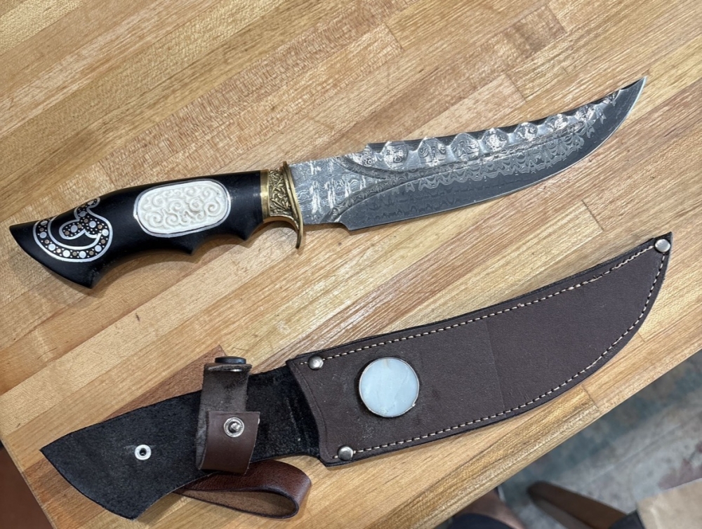 Damascus knife