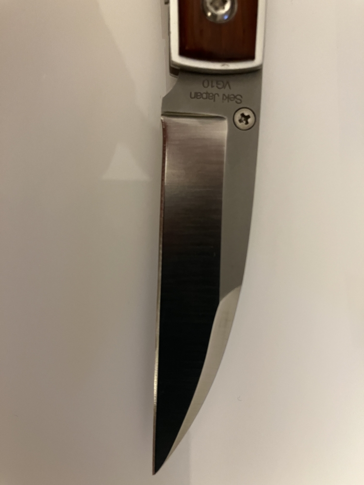 Unused discontinued Beretta Trident folding knife with African Padauk wood onlay handles - JKTRID63