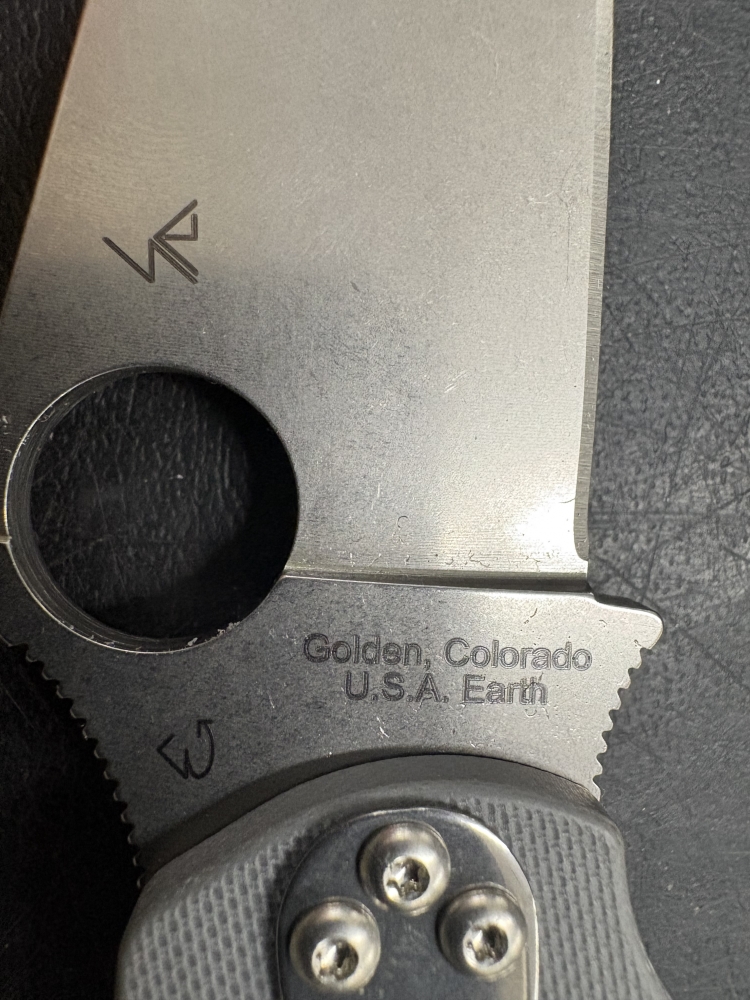 Spyderco MAXAMET Paramilitary 2, grey scales. 