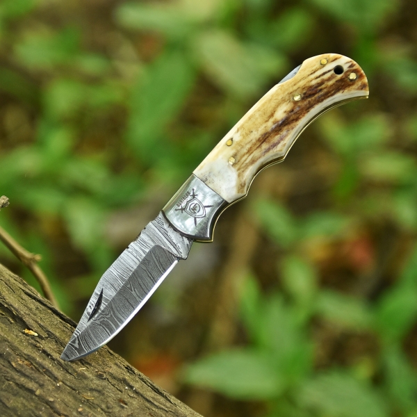 Premium Damascus Folding Knife – Handmade Blade with Leather Sheath & Sharpener