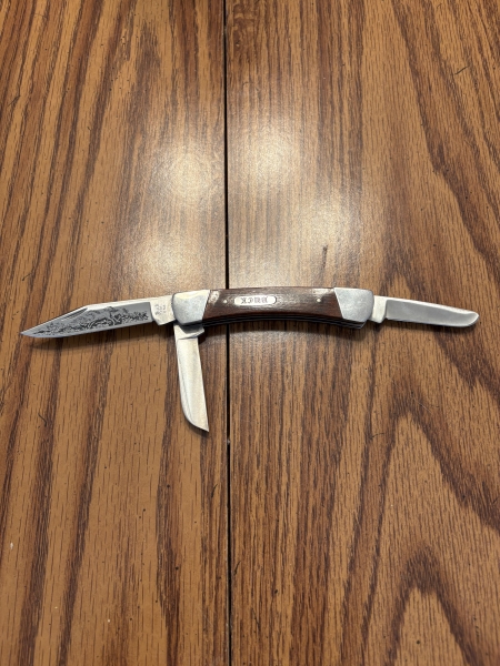 Buck Mustang 701, limited production Aurum Etch Series with original box and COA. Serial #0768