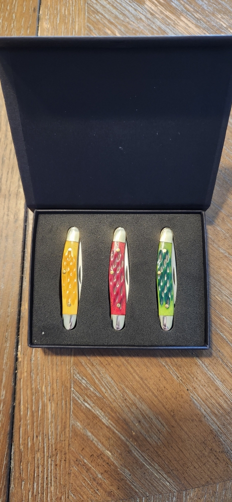 Nice little 3 knife set with bone handles
