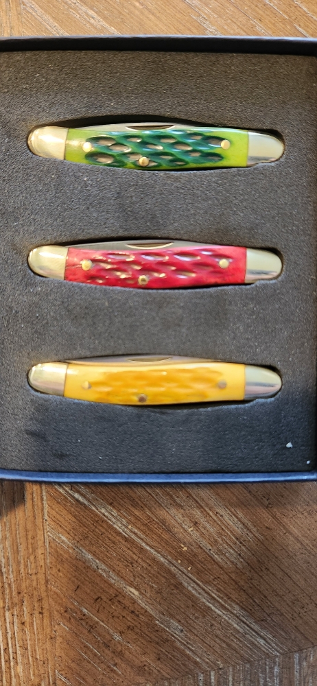 Nice little 3 knife set with bone handles