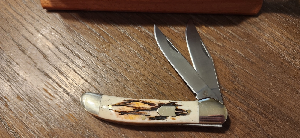 2 knife set Burnt bone style trapper medium and small