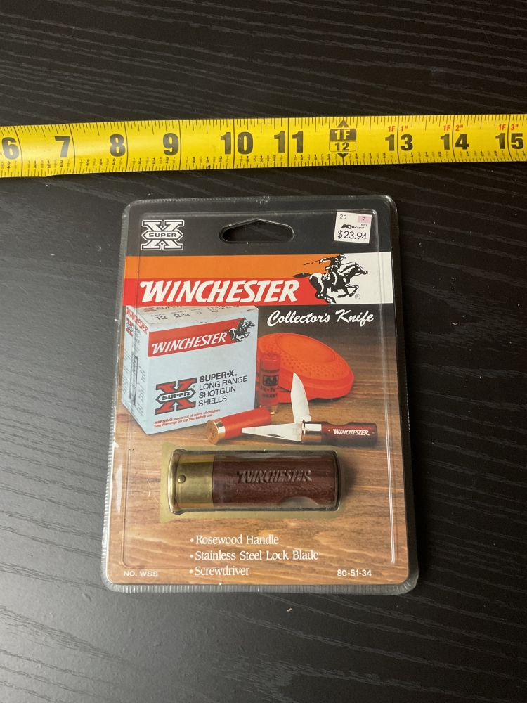 Collectable folding knife with screwdriver