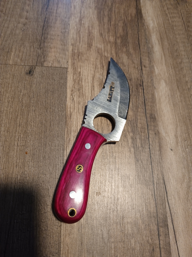 Damascus blade knife