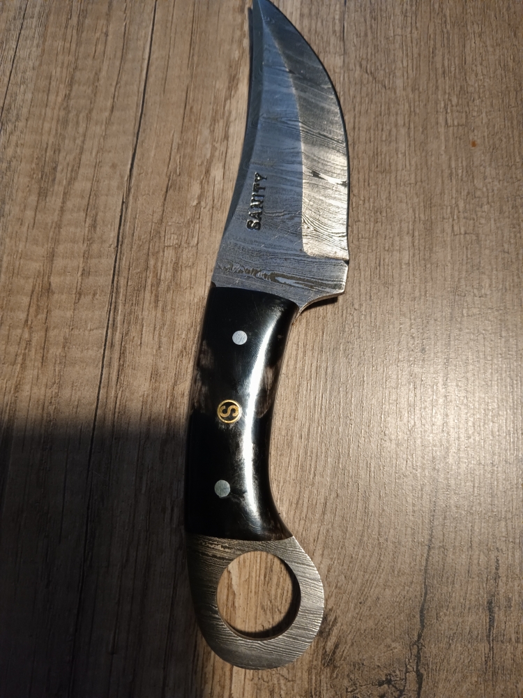Damascus blade knife