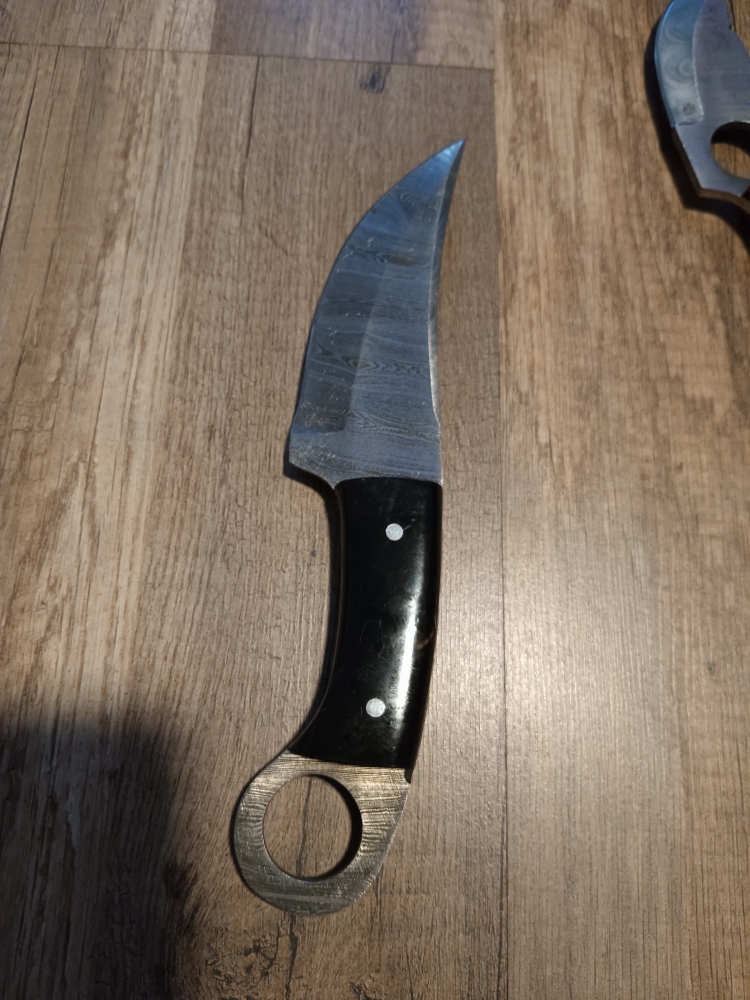 Damascus blade knife