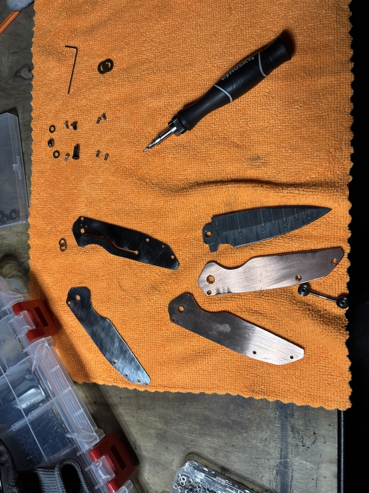 Damascus and copper liner lock custom knife 