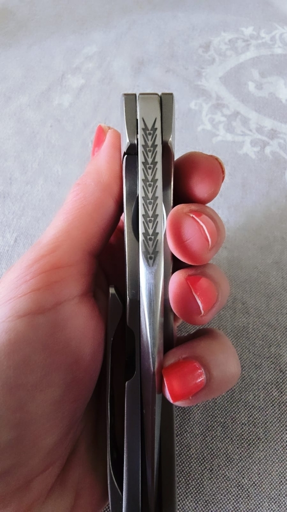 TASHI BHARUCHA custom made flipper knife