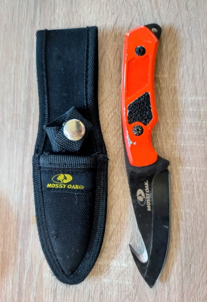 Mossy Oak Blaze gut hook knife