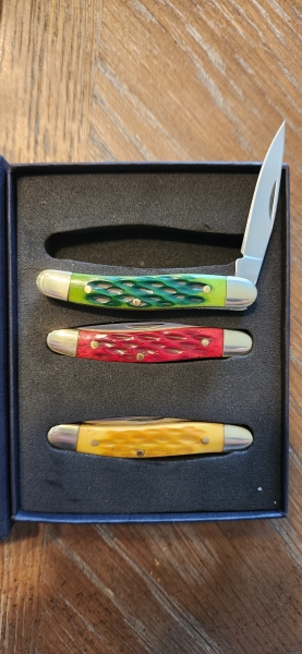 Nice little 3 knife set with bone handles
