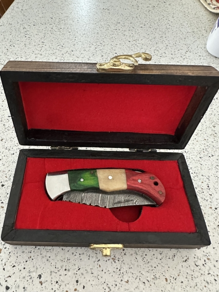 Coltello da Tasca in Acciaio Damasco Fatto a Mano - Manico Tracolore (Italia)in Legno e Osso