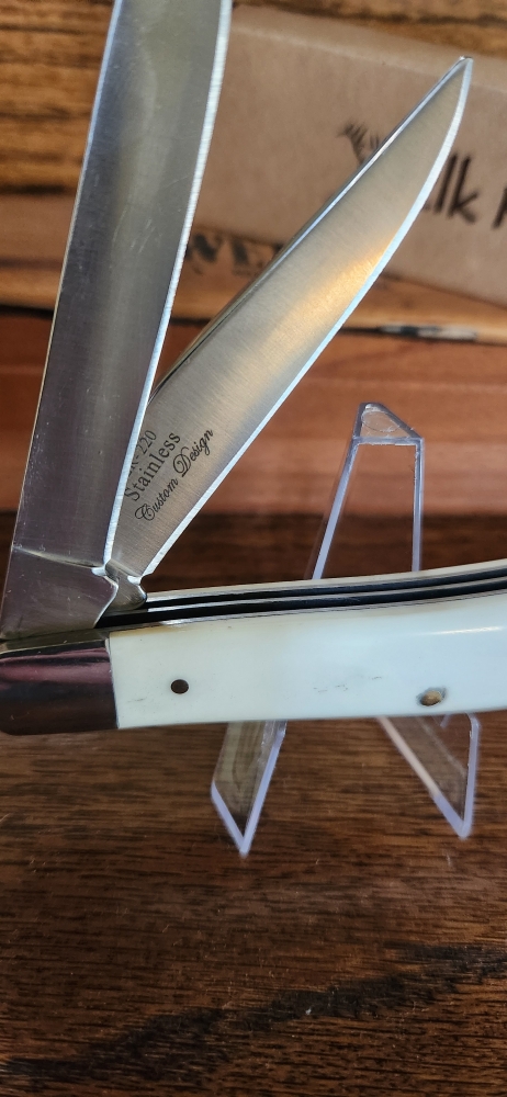 Elk Ridge  Duck engraved white bone trapper