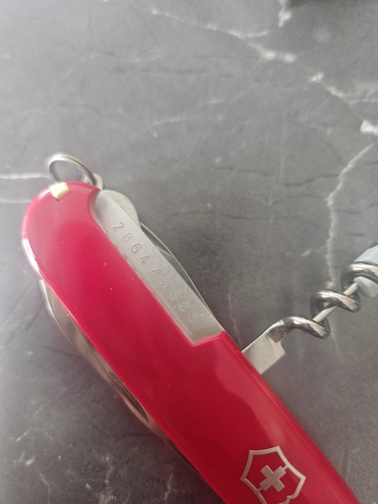 Victorinox Huntsman Limited Edition 2017 \"Year of the Rooster\" – Serial 2864/8888