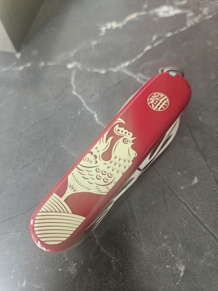 Victorinox Huntsman Limited Edition 2017 \"Year of the Rooster\" – Serial 2864/8888