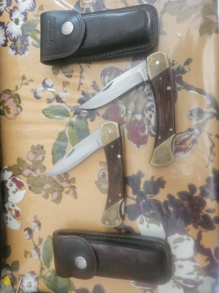 Schrade LB7 \"Bearpaw\" Knives with Consecutive Serial Numbers and Factory Cases