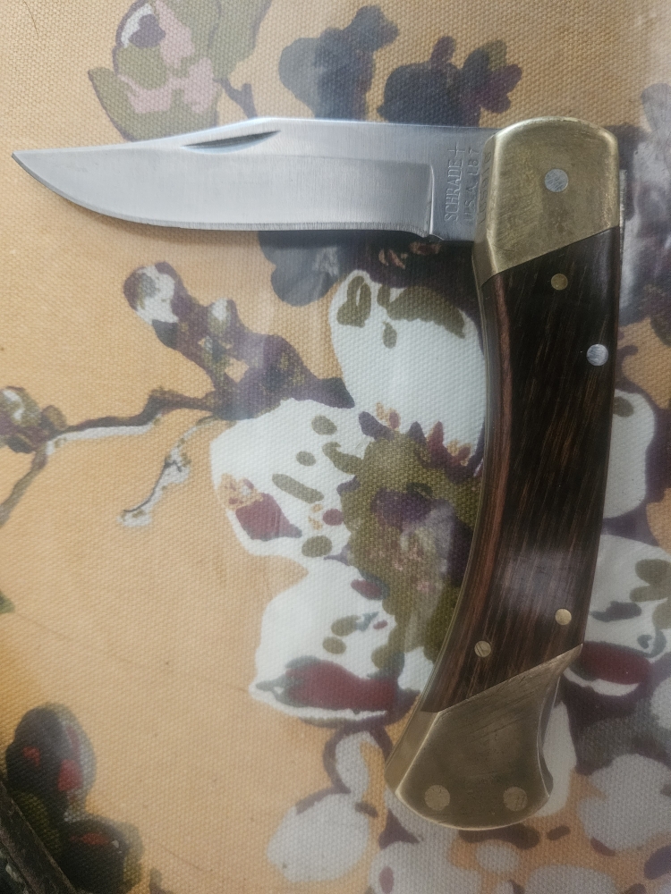 Schrade LB7 \"Bearpaw\" Knives with Consecutive Serial Numbers and Factory Cases