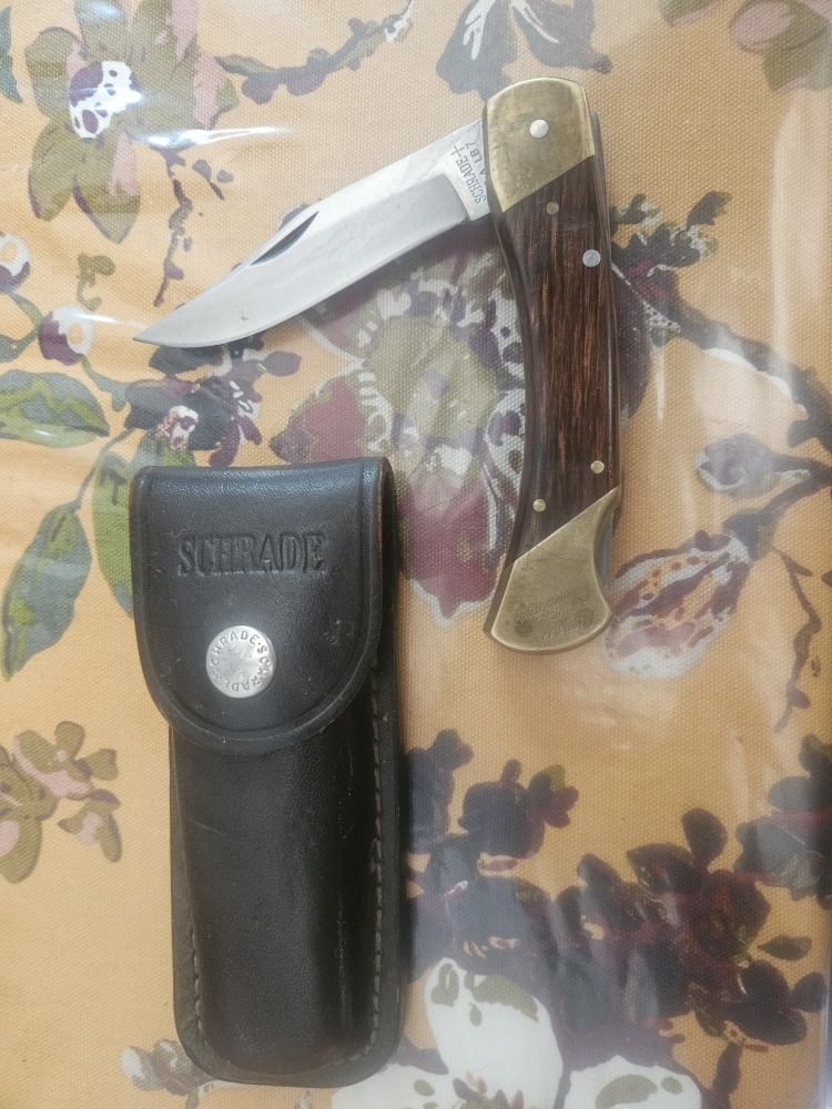 Schrade LB7 \"Bearpaw\" Knives with Consecutive Serial Numbers and Factory Cases
