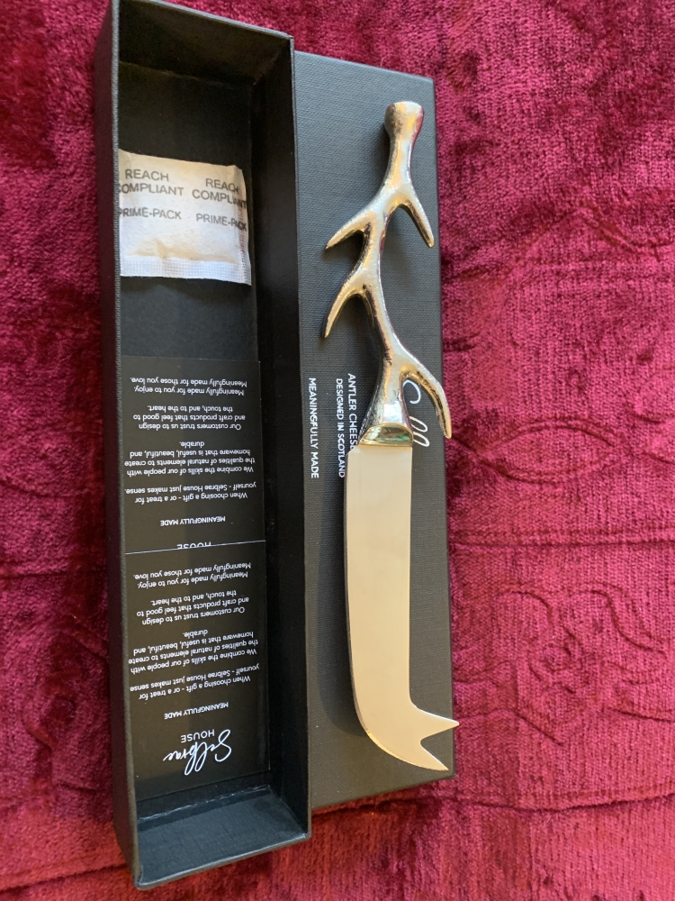 New in box Selbrae  house antler cheese knife designed in Scotland.22cm overall length.5cm wide with a beautiful antler handle. It weighs 130g with a 11cm handle
