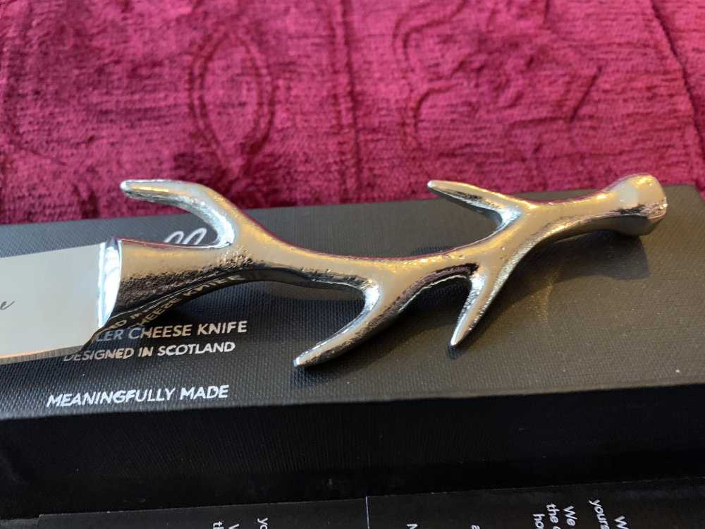 New in box Selbrae  house antler cheese knife designed in Scotland.22cm overall length.5cm wide with a beautiful antler handle. It weighs 130g with a 11cm handle