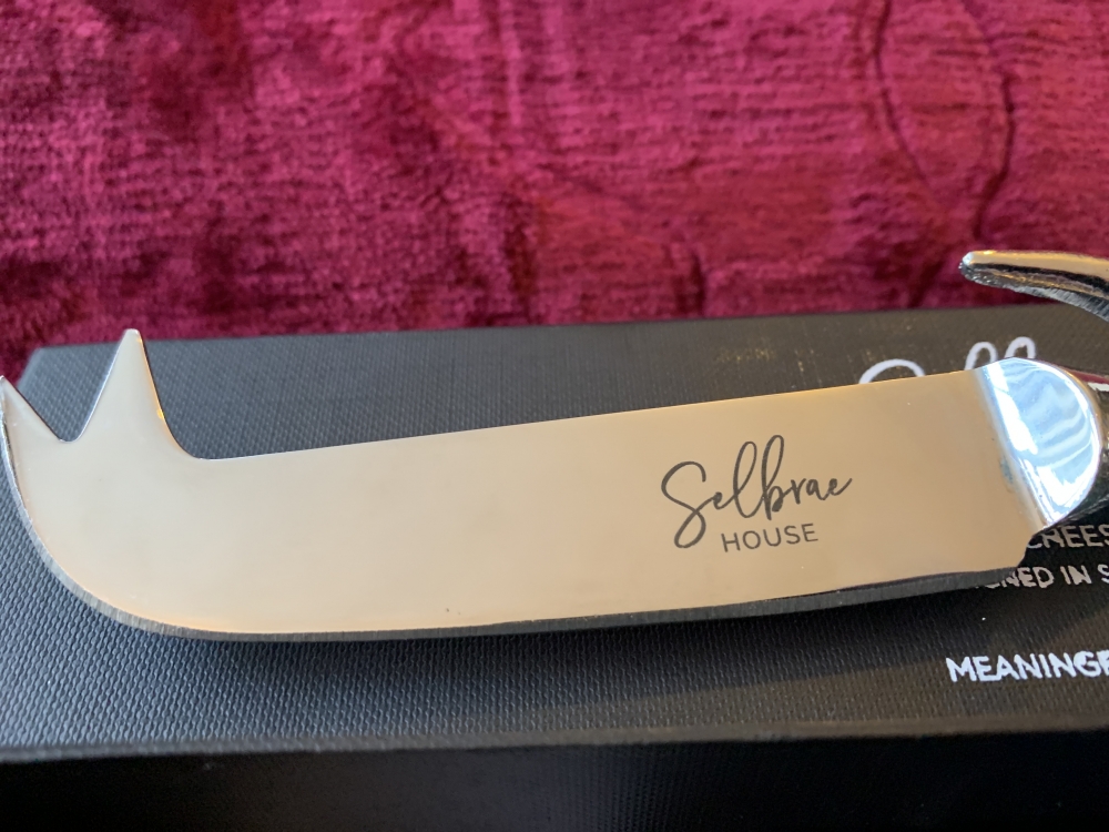 New in box Selbrae  house antler cheese knife designed in Scotland.22cm overall length.5cm wide with a beautiful antler handle. It weighs 130g with a 11cm handle