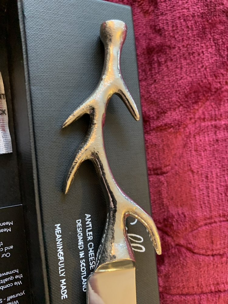New in box Selbrae  house antler cheese knife designed in Scotland.22cm overall length.5cm wide with a beautiful antler handle. It weighs 130g with a 11cm handle