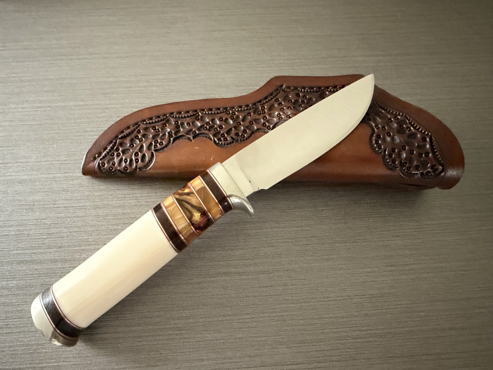 Randy Lee faux ivory hunter
