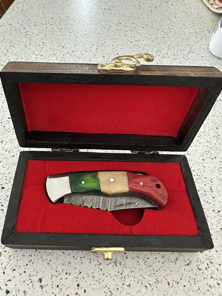 Coltello da Tasca in Acciaio Damasco Fatto a Mano - Manico Tracolore (Italia)