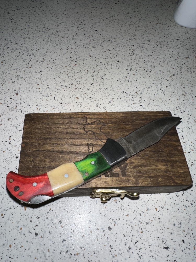 Coltello da Tasca in Acciaio Damasco Fatto a Mano - Manico Tracolore (Italia)