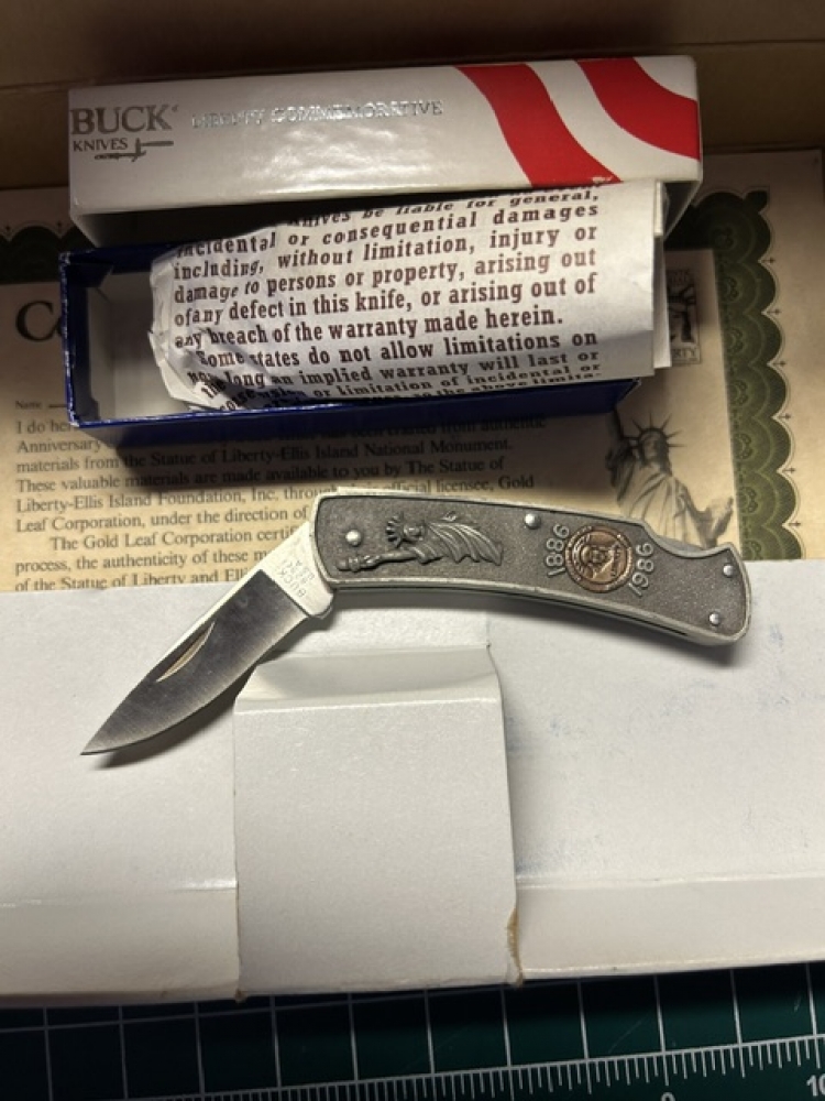 1986 Buck 825 Statue of Liberty Commemorative Knife
