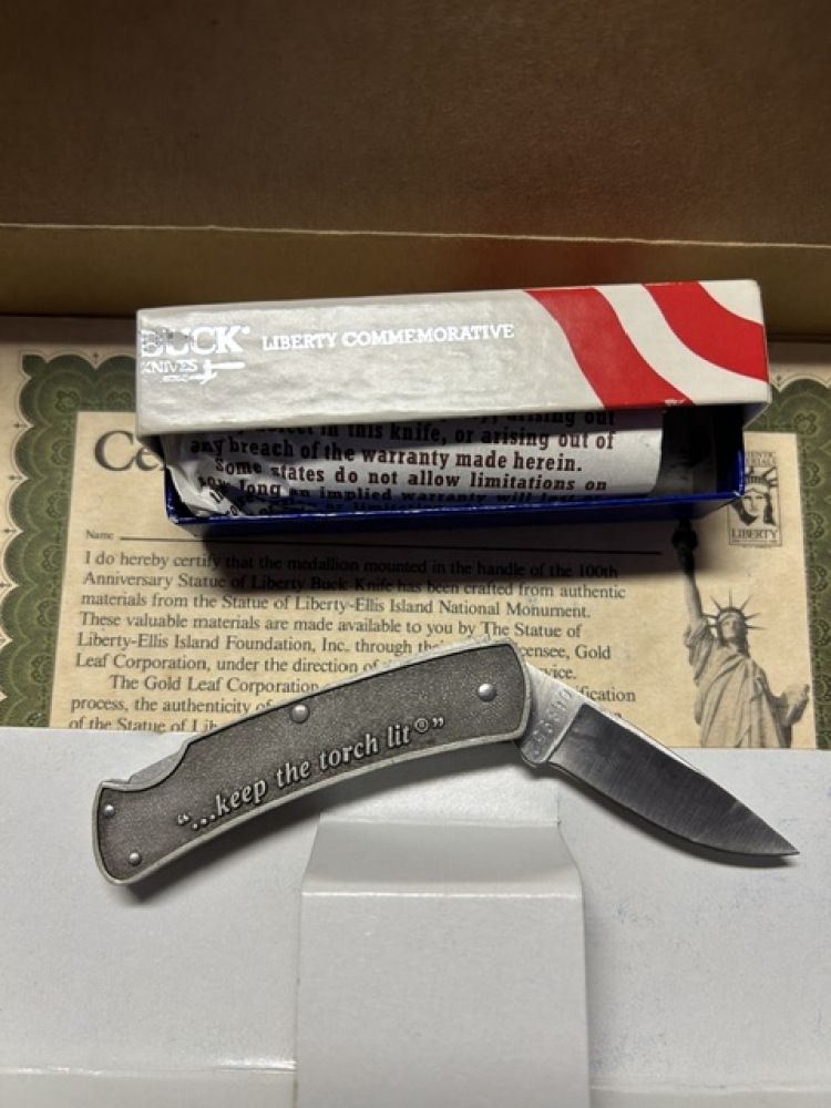 1986 Buck 825 Statue of Liberty Commemorative Knife