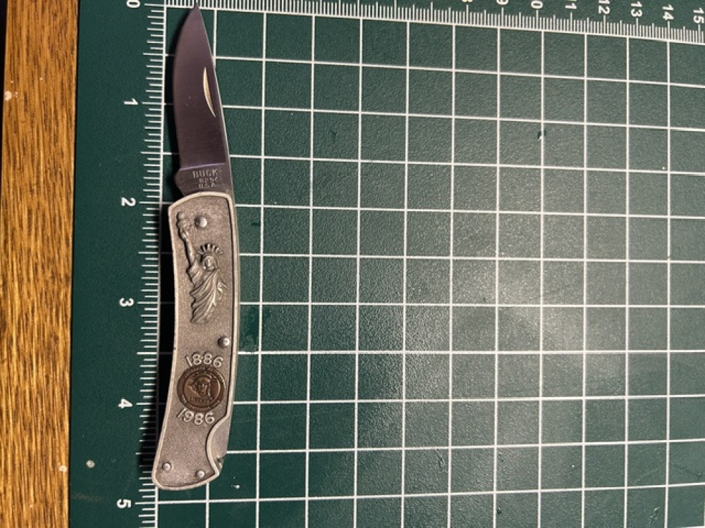 1986 Buck 825 Statue of Liberty Commemorative Knife