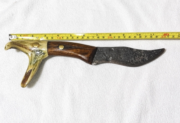 handmade hunting/skinning knife with an antler handle