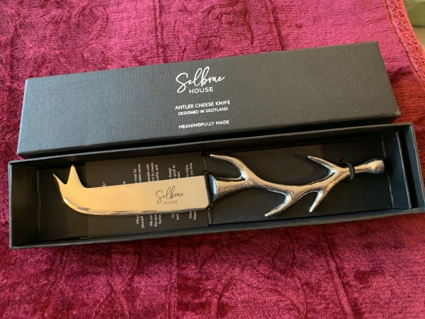 New in box Selbrae  house antler cheese knife designed in Scotland.22cm overall length.5cm wide with a beautiful antler handle. It weighs 130g with a 11cm handle