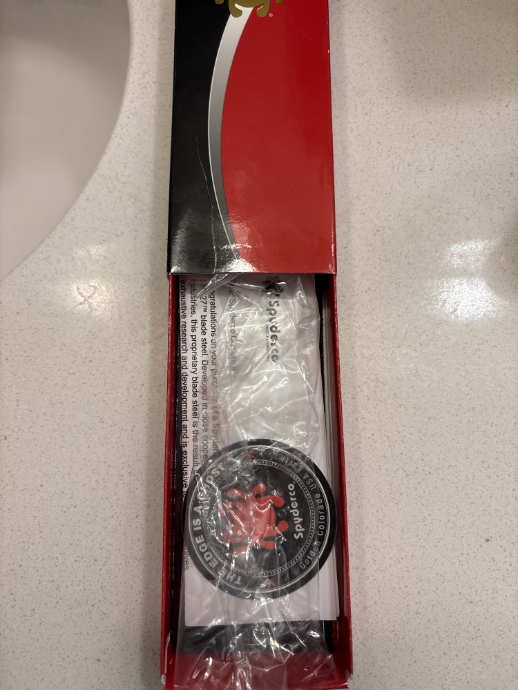 Selling a Spyderco Para 3 Lightweight featuring Spyderco's proprietary SPY27 cobalt-enriched stainless steel.