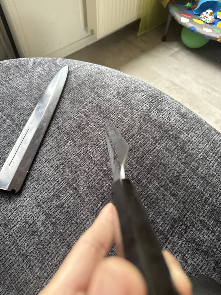 Japans zwaard, Nitō-katana, Yanagi-ba, lemmetlengte 36 cm, Mizumoto-aardewerk, nieuw. Lichte gebruikssporen door opslag in een magazijn, maar deze hebben geen invloed op het uiterlijk.